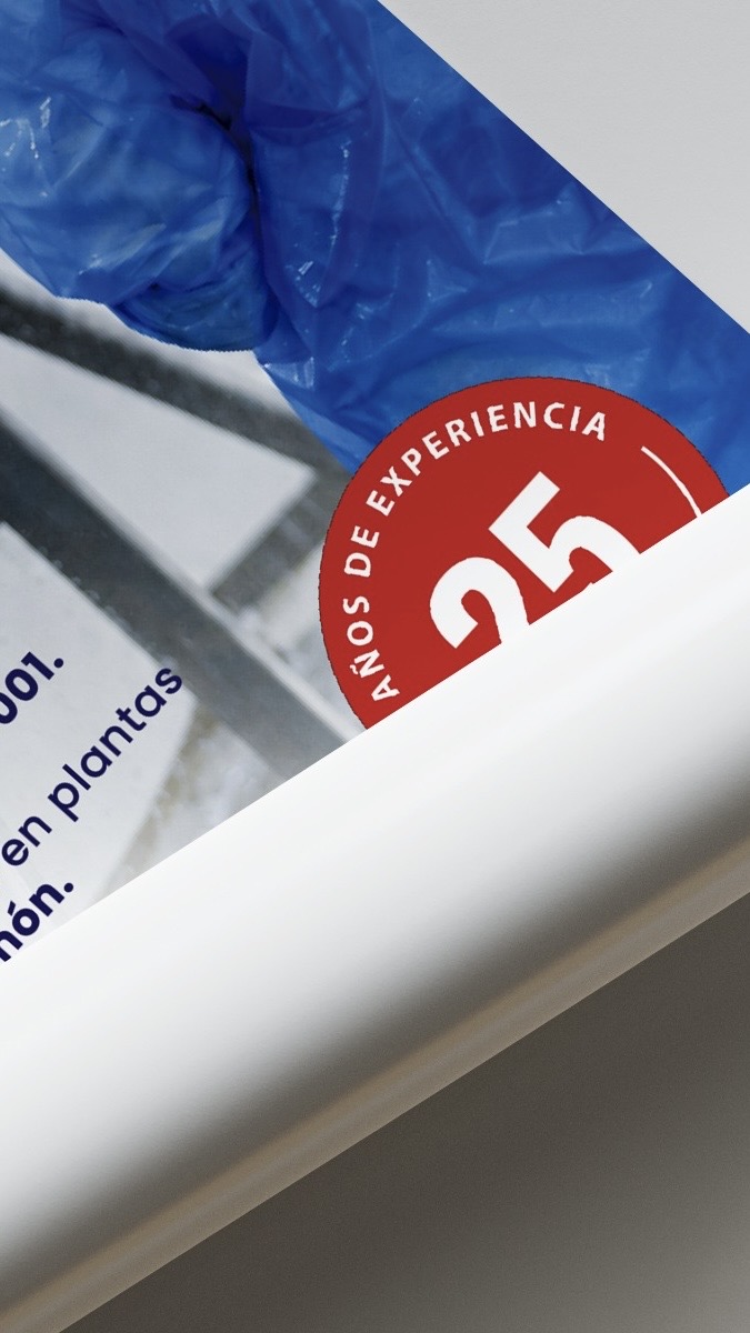 Detalle del sello de 25 años de experiencia de SHS